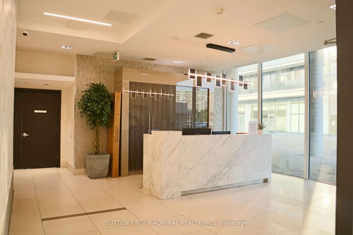 Property Photo: 9618 Yonge Street 1008 ON L4C 0X5