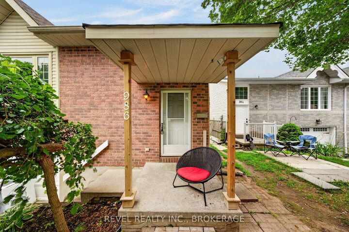 986 Killarney Crescent — photo 1