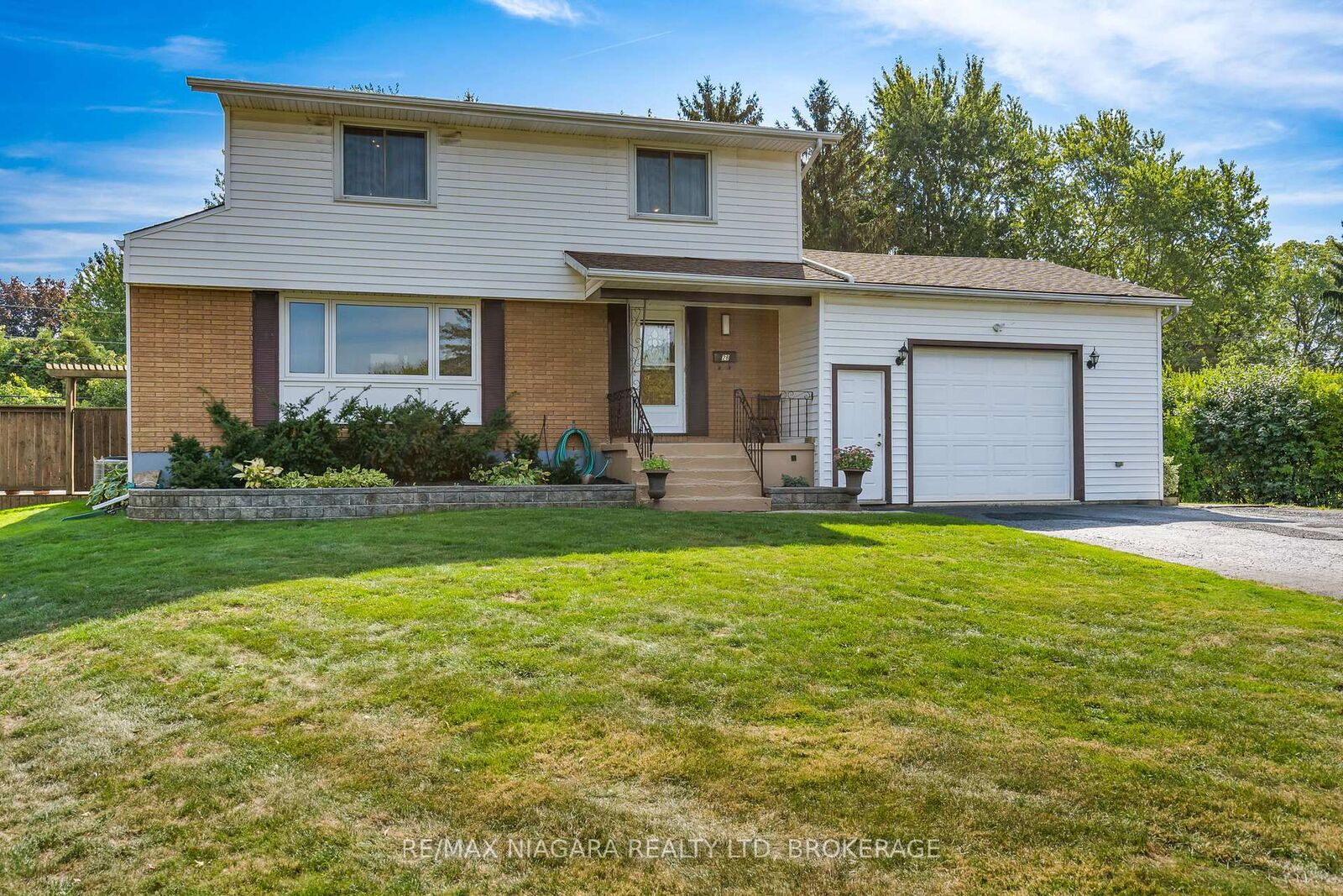 Property Photo:  28 Thorncrest Road  ON L3K 5C6 