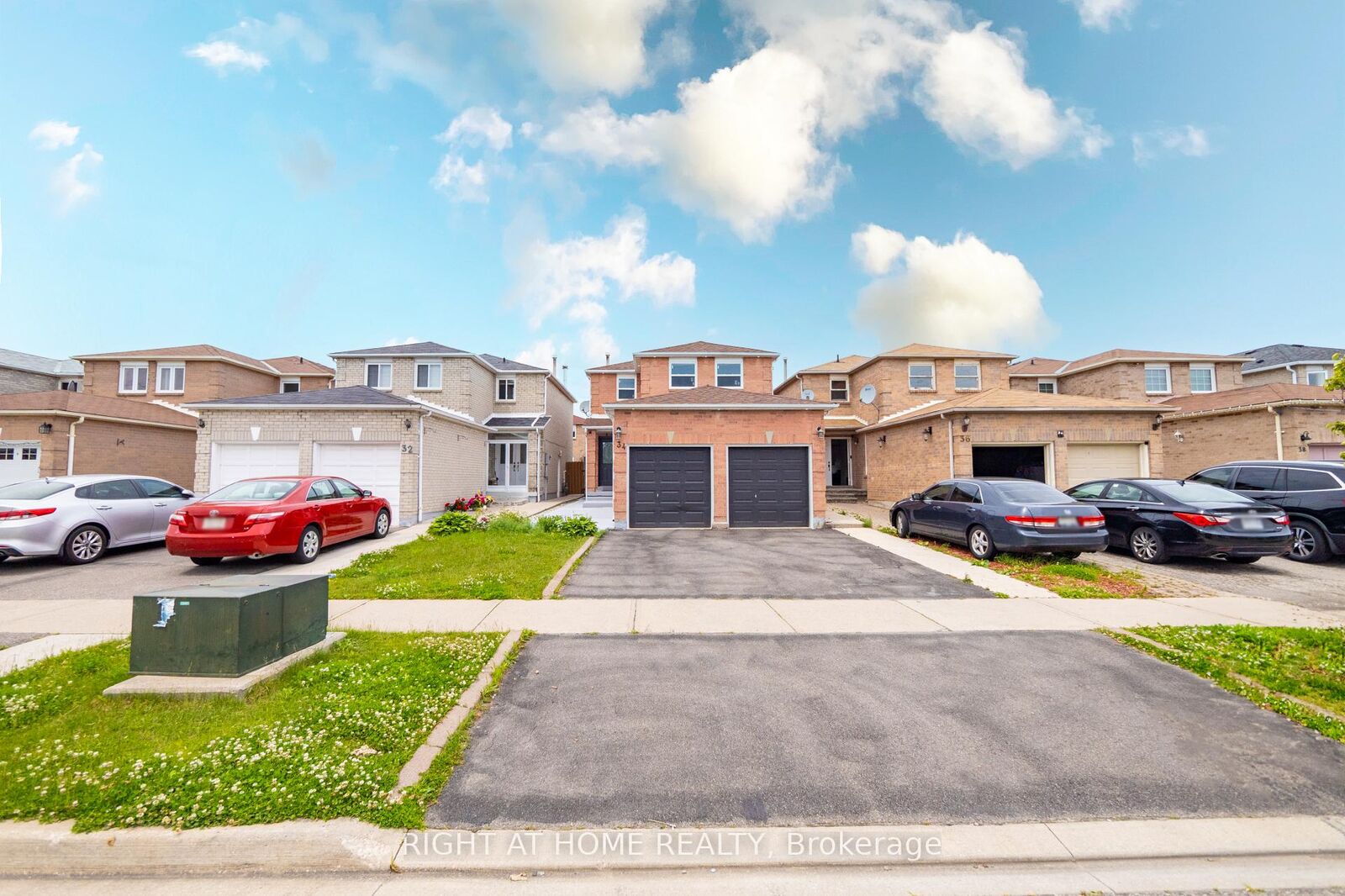Property Photo: 34 Meadowlark Drive ON L6Y 4A7