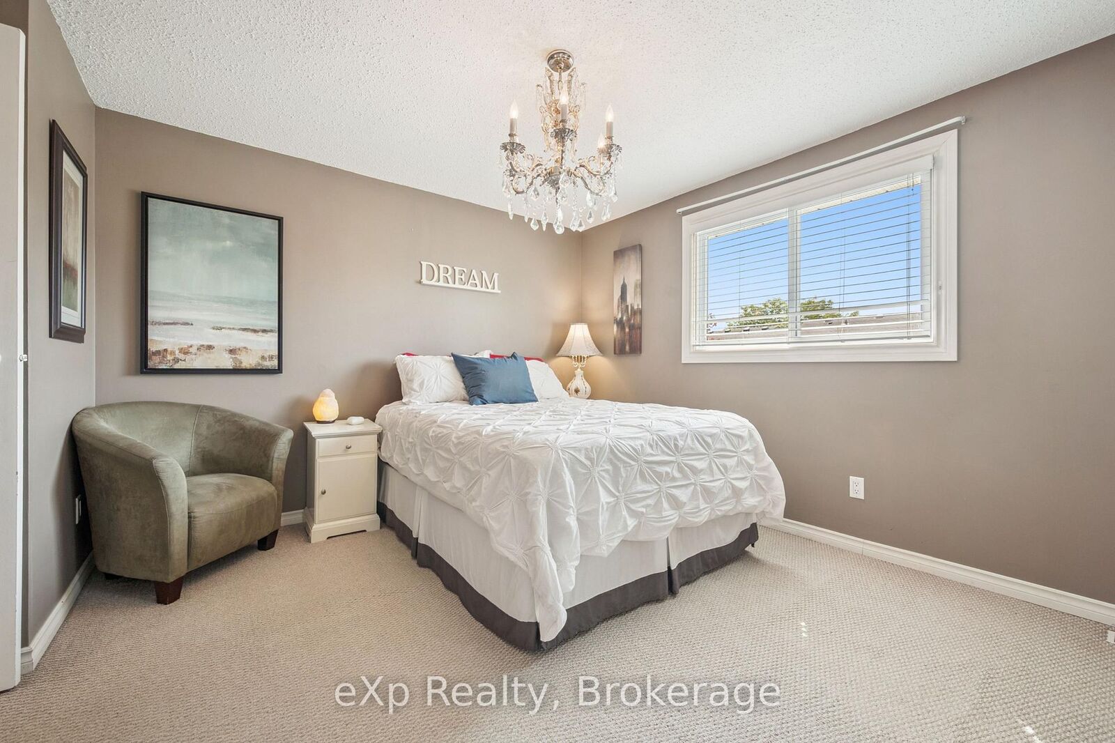 Property Photo: 40 Silvercreek Parkway N 44 ON N1H 7X5