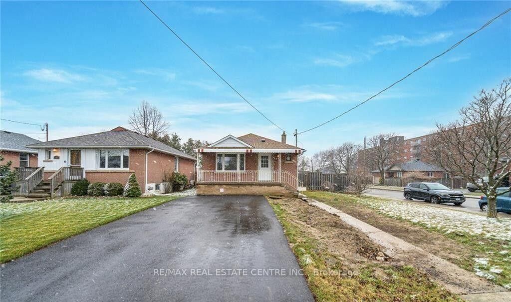 Property Photo:  364 East 14th Street Upper Floor Only  ON L9A 4C4 