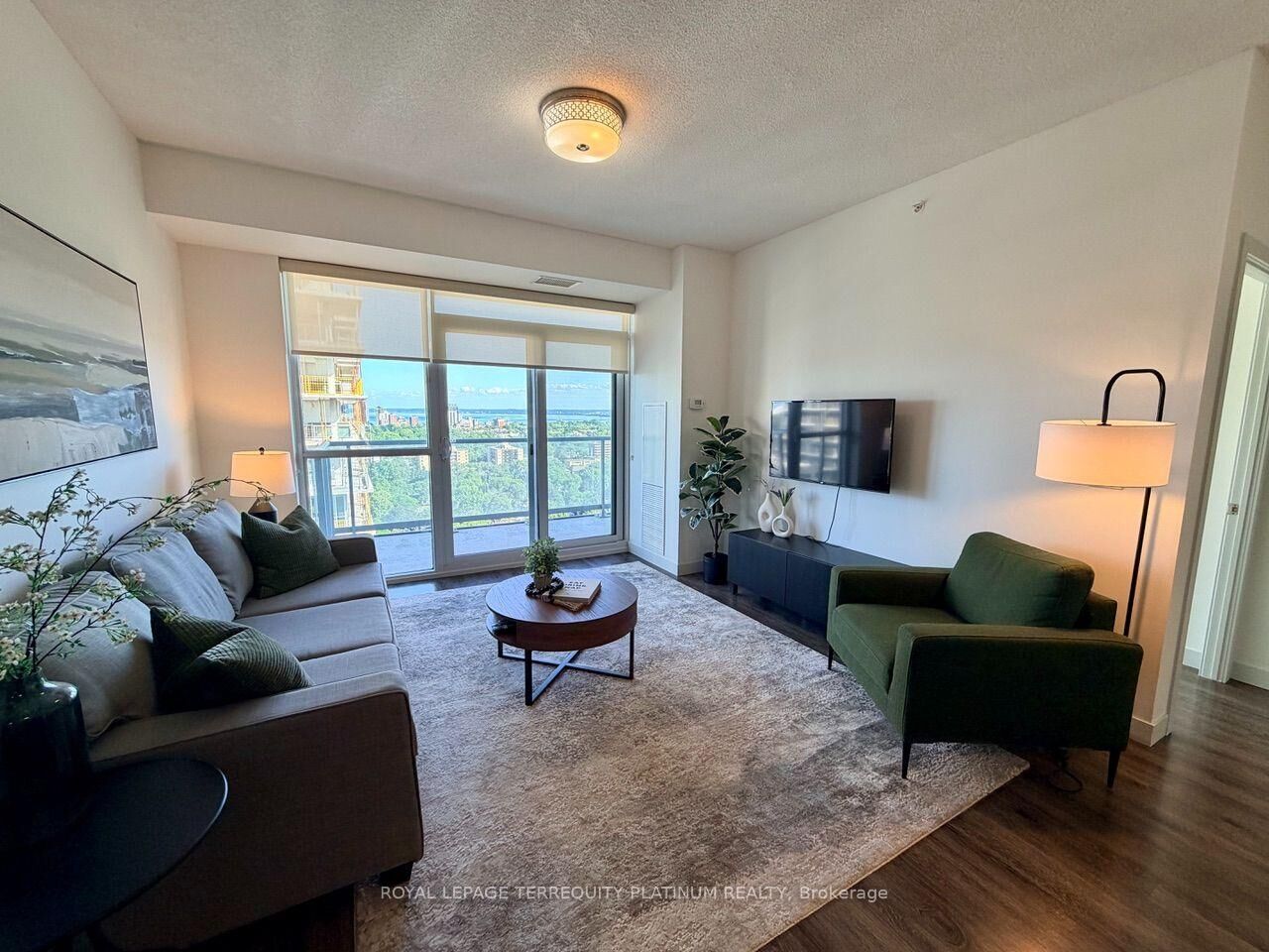 Property Photo: 2081 Fairview Street 1706 ON L7R 0E4