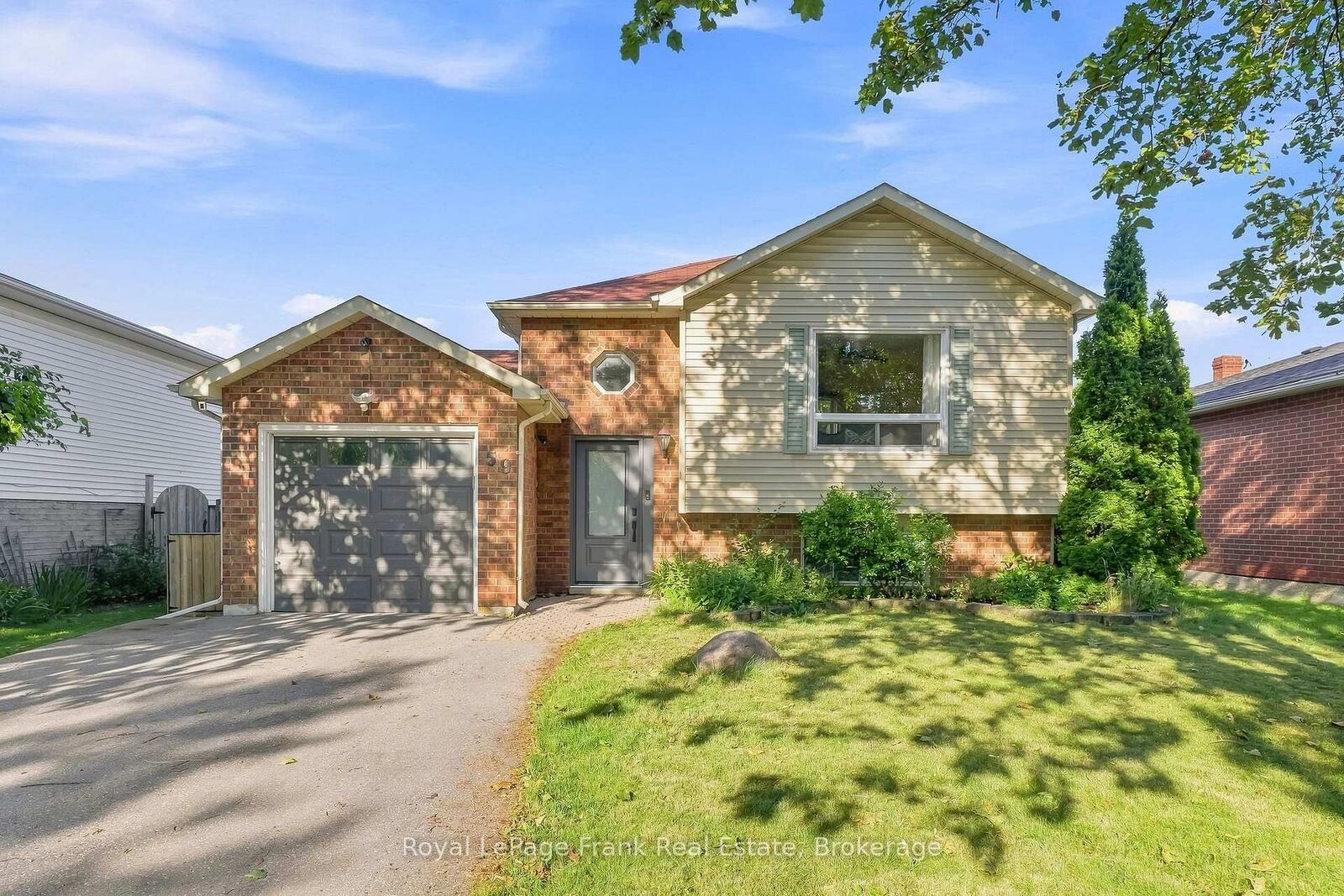 Property Photo:  59 Centerfield Drive  ON L1E 1K2 