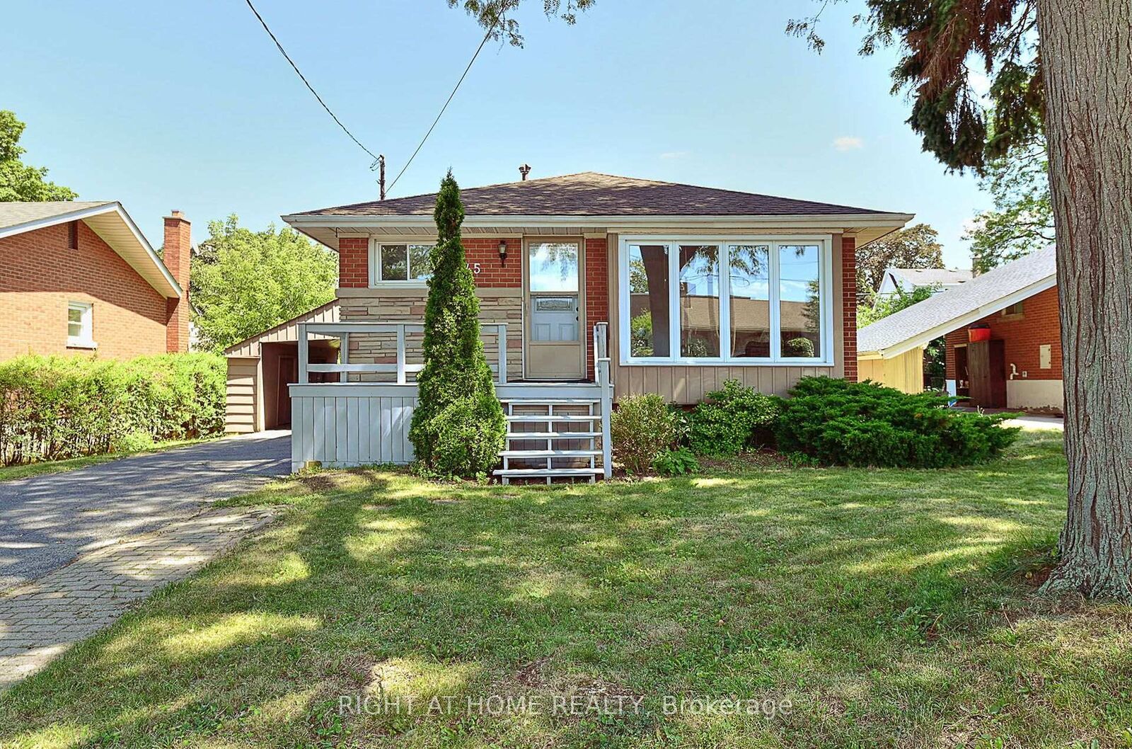 Property Photo: 245 West 33rd Street ON L9C 5J7