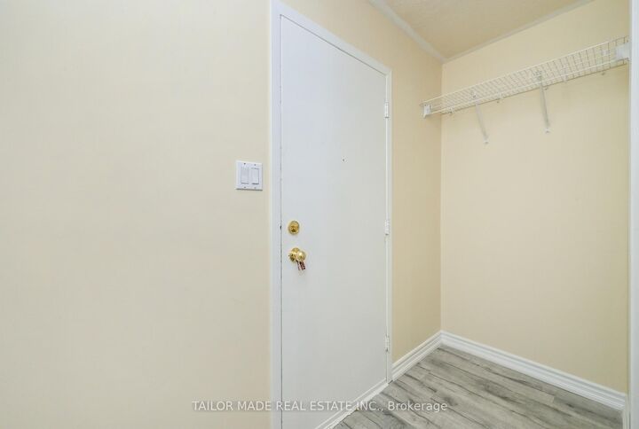 Property Photo:  79 Guildford Crescent 79  ON L6S 3K2 