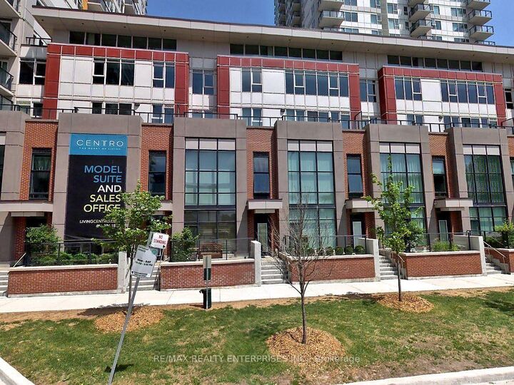 Property Photo: 25 Town Centre Court 2907 ON M1P 0B4
