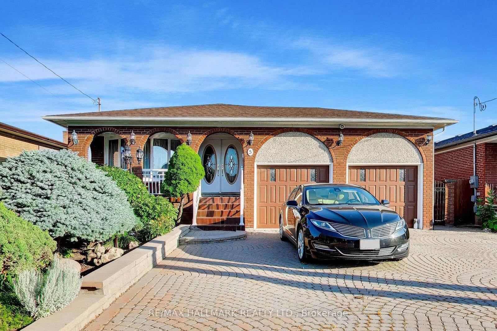 Property Photo: 5 Byworth Boulevard ON M9R 1W7