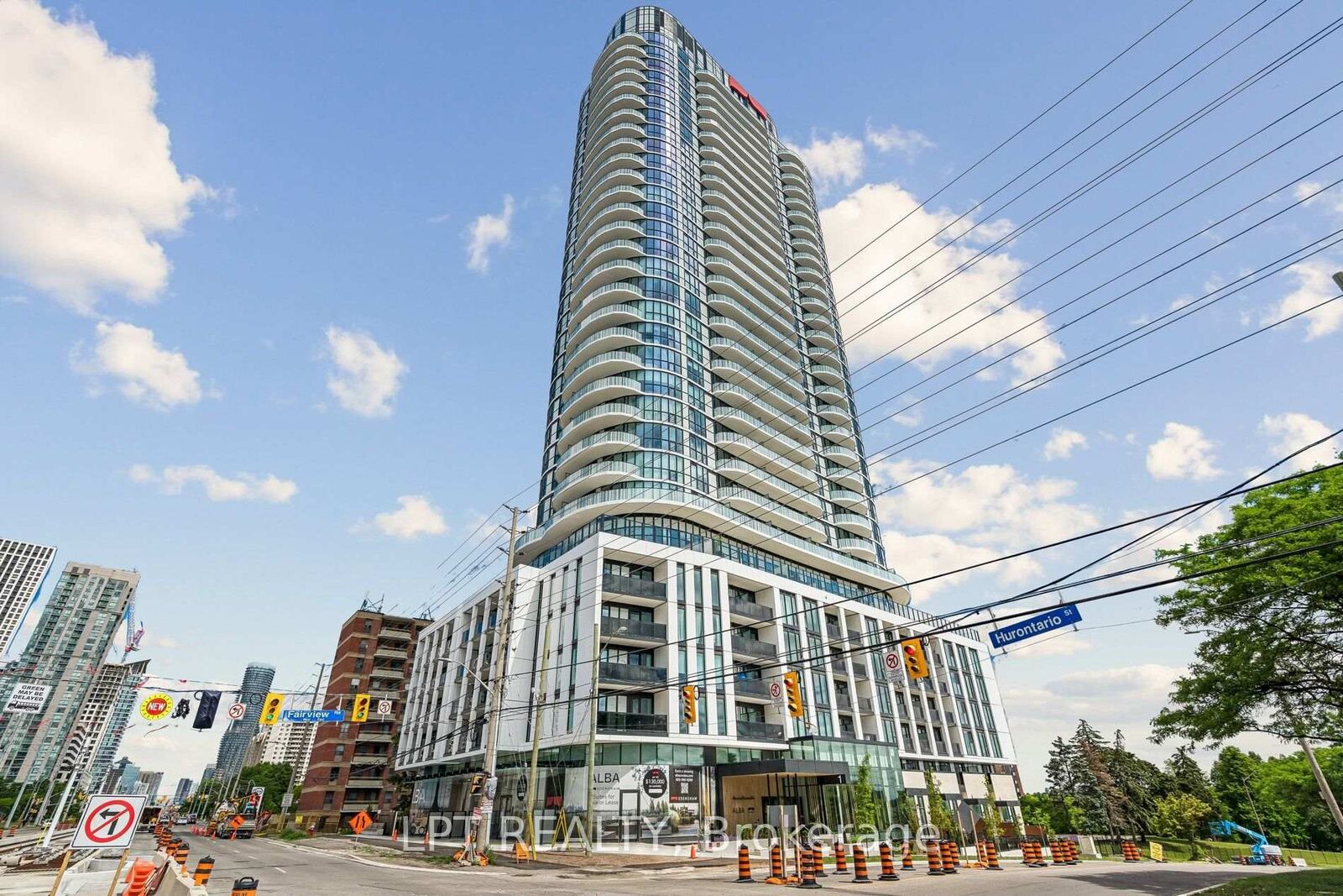 Property Photo: 1 Fairview Road E 3207 ON L5A 0B4