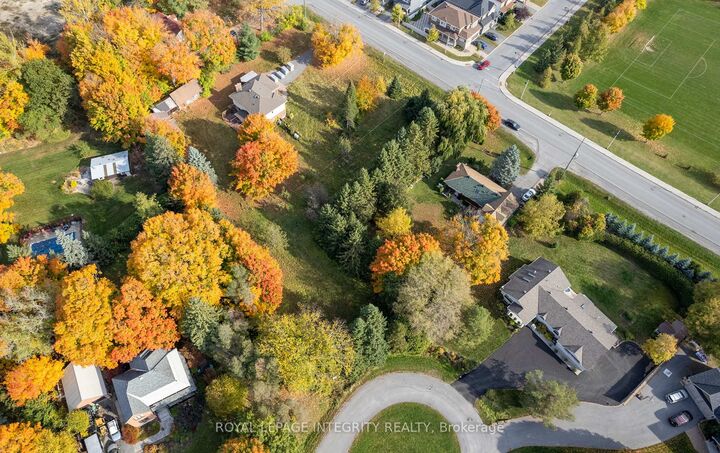 Property Photo:  18 Howard Court  ON K2J 3Z8 
