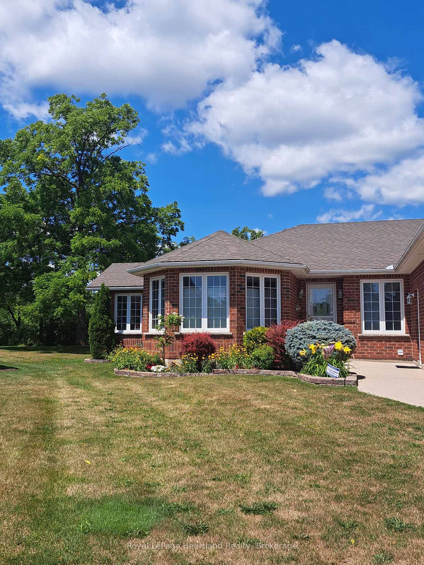 Property Photo: 30 Ann Street 29 ON N4X 1C8