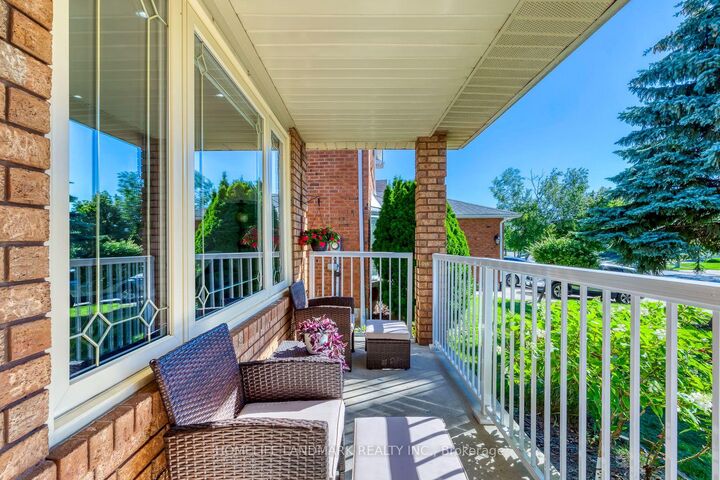 2935 Kingsway Drive — photo 1