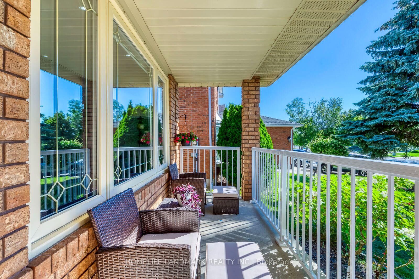 Property Photo: 2935 Kingsway Drive ON L6J 6R8