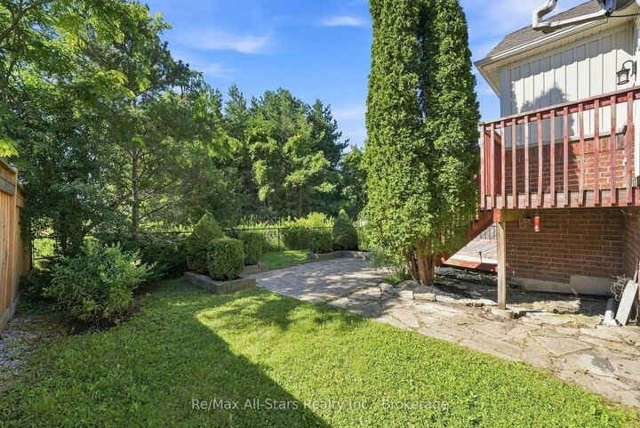 Property Photo: 90 Roseborough Drive ON L9L 2E2