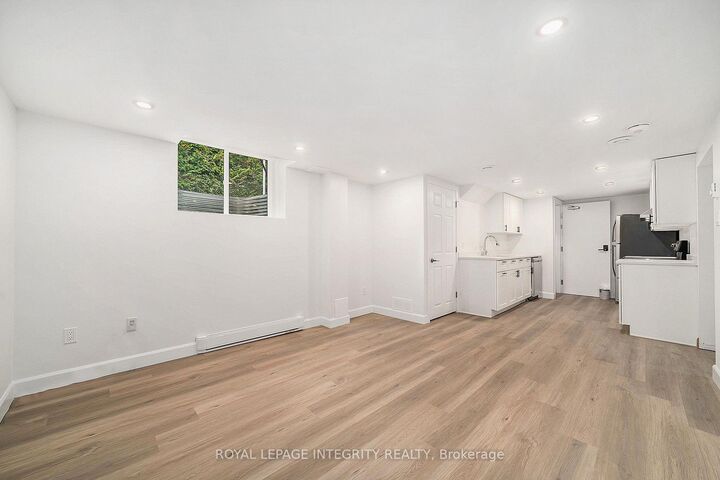 Property Photo:  58 Wigan Drive B  ON K2E 6L1 