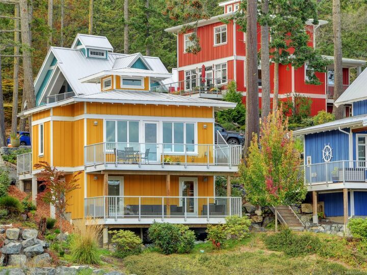 Property Photo: 125 Hilltop Cres BC V9Z 1N6