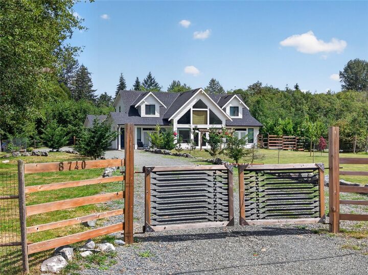 8740 Oyster River Way — photo 1