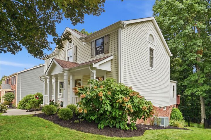Property Photo: 214 Thornwood Ct PA 15108