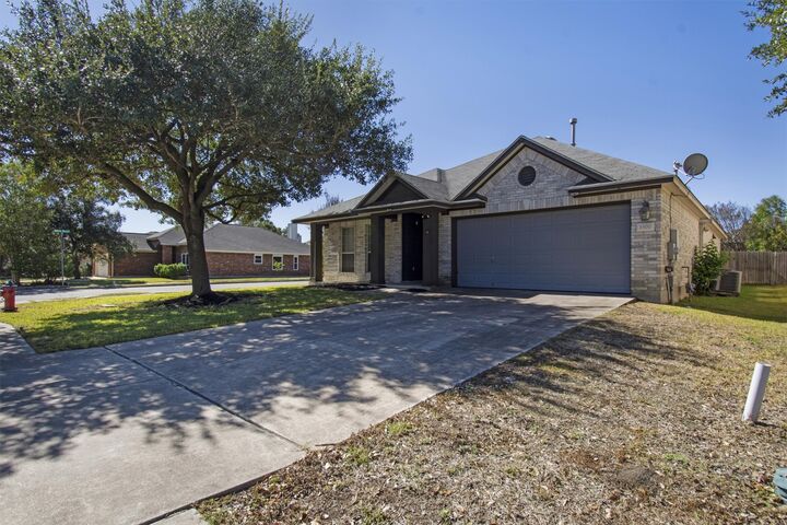 Property Photo: 3300 Winding Shore Lane TX 78660