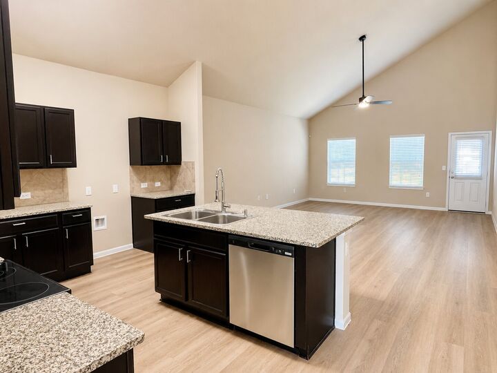 Property Photo:  