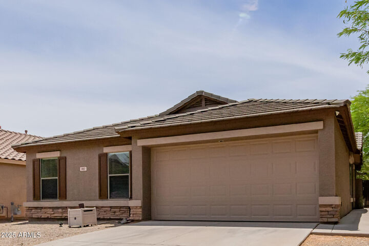 Property Photo: 983 E Palomino Way AZ 85143