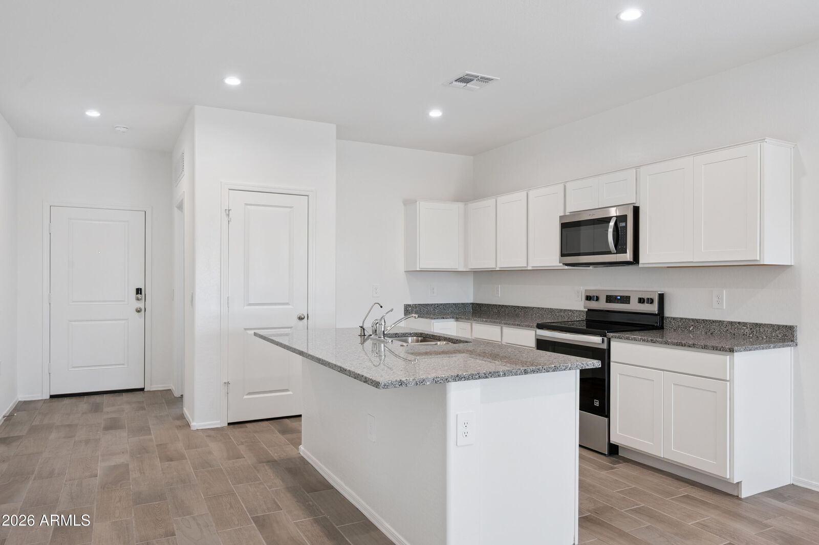 Property Photo: 1408 W Walton Avenue AZ 85128