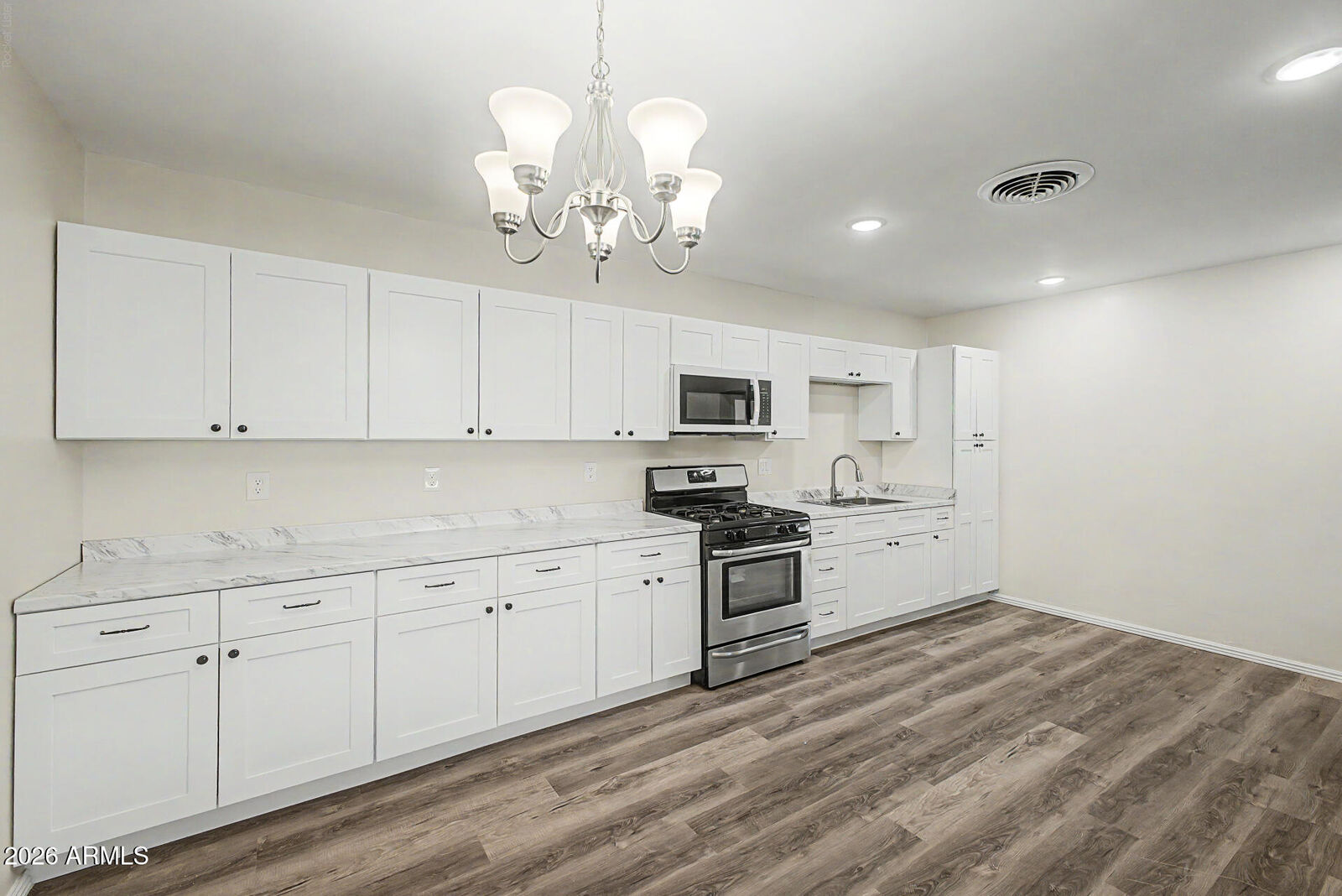 Property Photo: 828 W Central Avenue AZ 85128