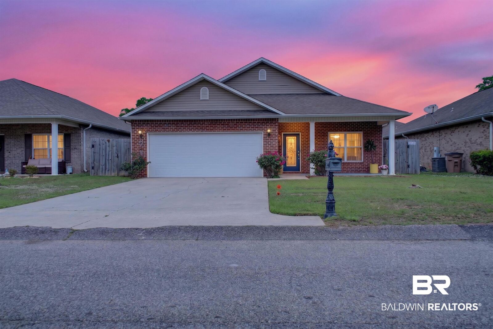 Property Photo: 7900 Park Place Dr S AL 36608