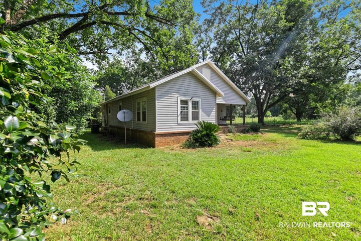 Property Photo: 3055 County Road 43 AL 36401