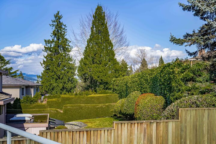 Property Photo: 7516 Lambeth Drive BC V5E 1Z4