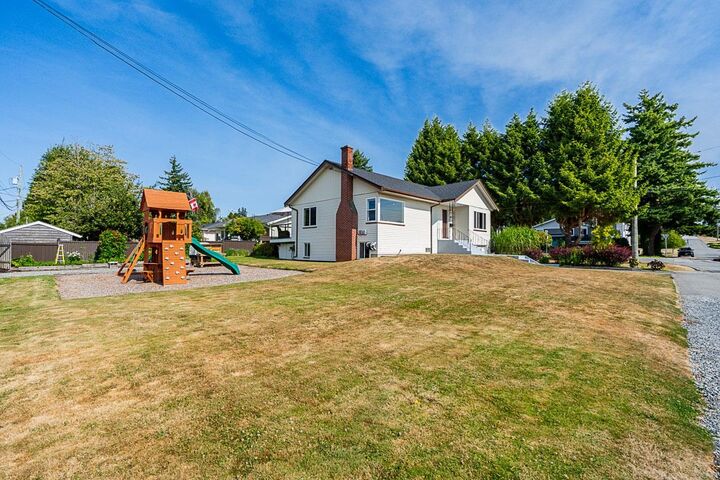 Property Photo: 1033 Cypress Street BC V4B 4H1
