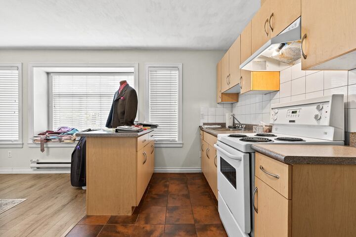 Property Photo:  