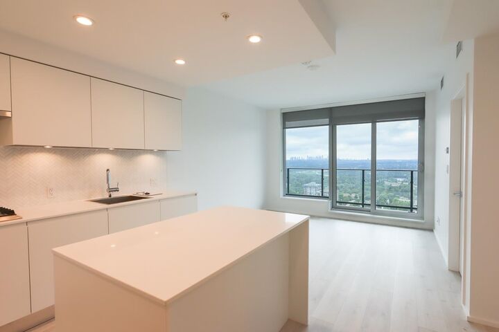 Property Photo: 3809 Evergreen Place 3608 BC V3J 0M1
