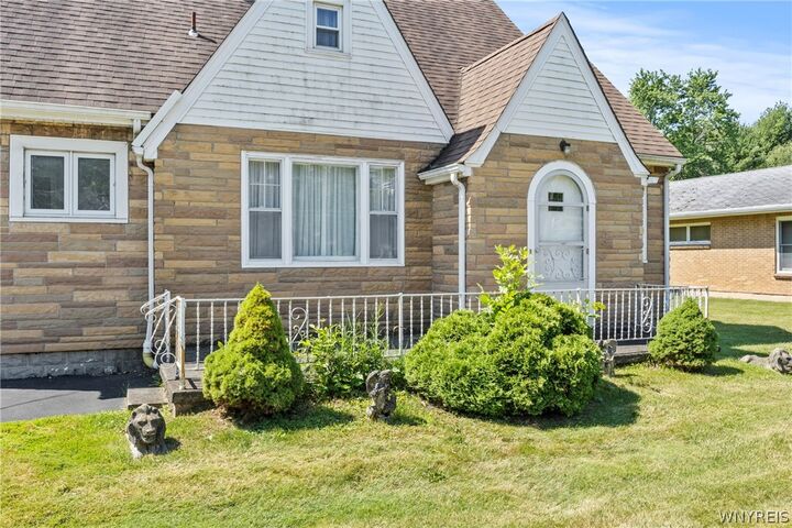 Property Photo: 1419 Maple Road NY 14221