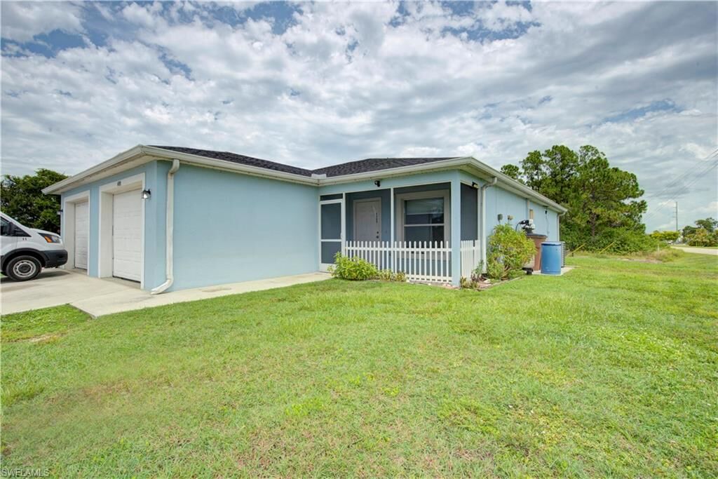 Property Photo: 4402 Douglas Ln FL 33973