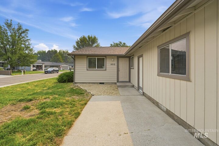 Property Photo:  1610/1612 S Londoner Ave  ID 83706 