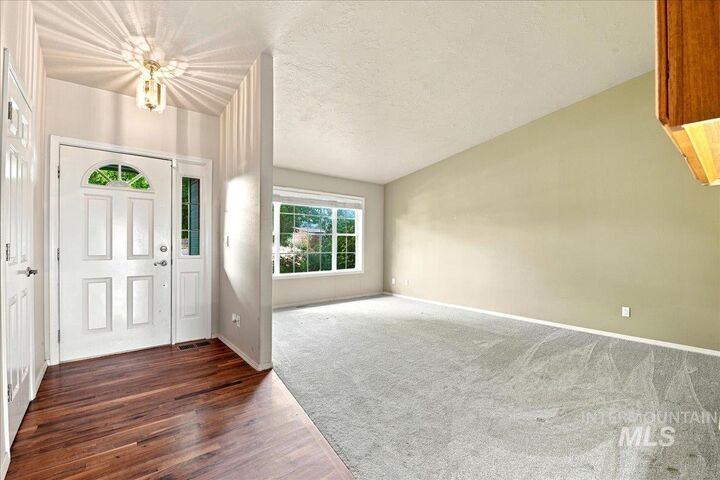 Property Photo: 1921 Arcata Way OR 97914