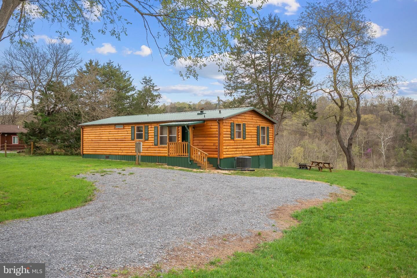 Property Photo:  