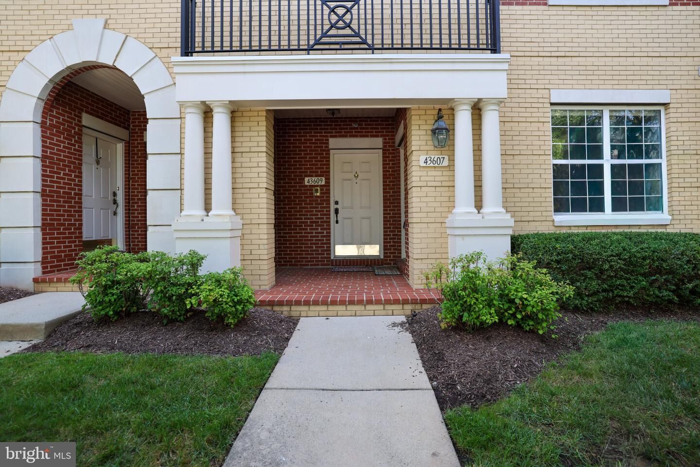 Property Photo:  43607 McDowell Square  VA 20176 