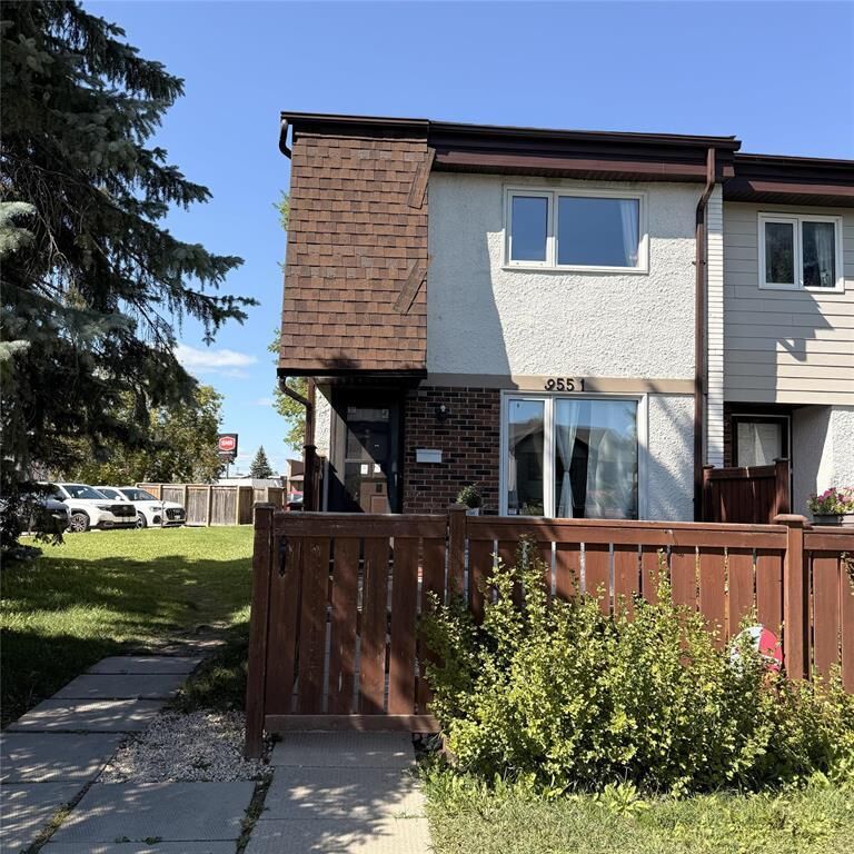 Property Photo: 955 Summerside Avenue MB R3T 4Y1