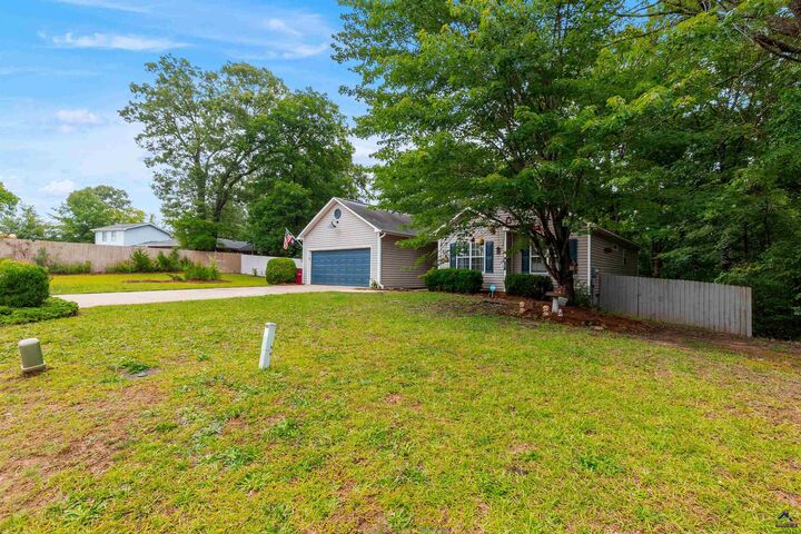 Property Photo: 422 Hickory Glen GA 31028