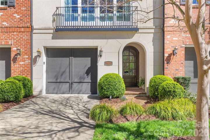 Property Photo:  1624 Lombardy Circle  NC 28203 