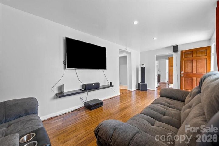 Property Photo:  409 Toddville Road  NC 28214 