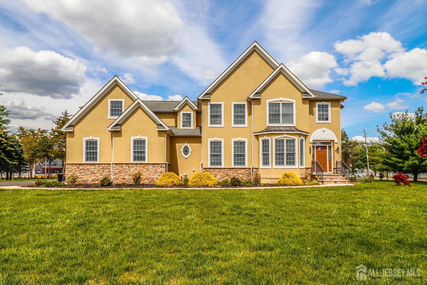 Property Photo:  2 Brenner Court  NJ 08873 
