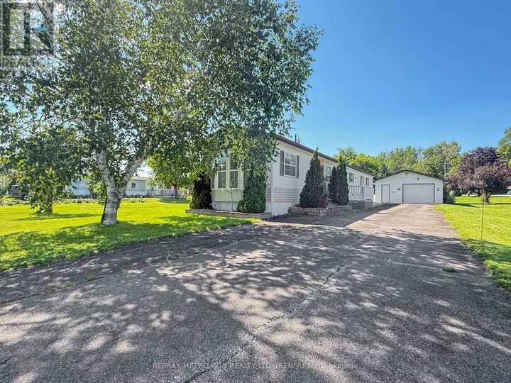 Property Photo: 34 Sunset Lane ON K7V 0A5