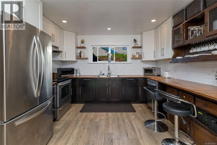 Property Photo:  862 Canterbury Road  BC V8X 3E6 
