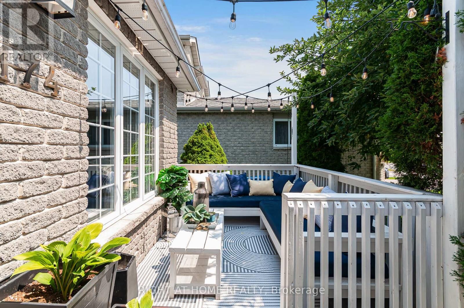 Property Photo:  174 Sundew Drive  ON L4N 9N1 