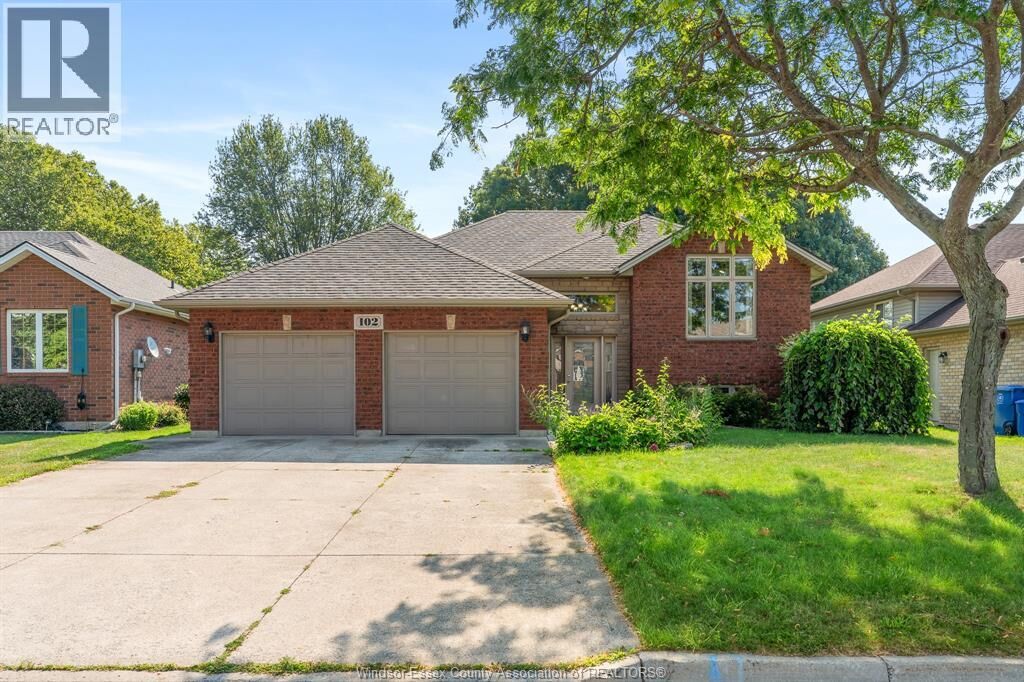 Property Photo:  102 Joanne Court  ON N8H 5N5 