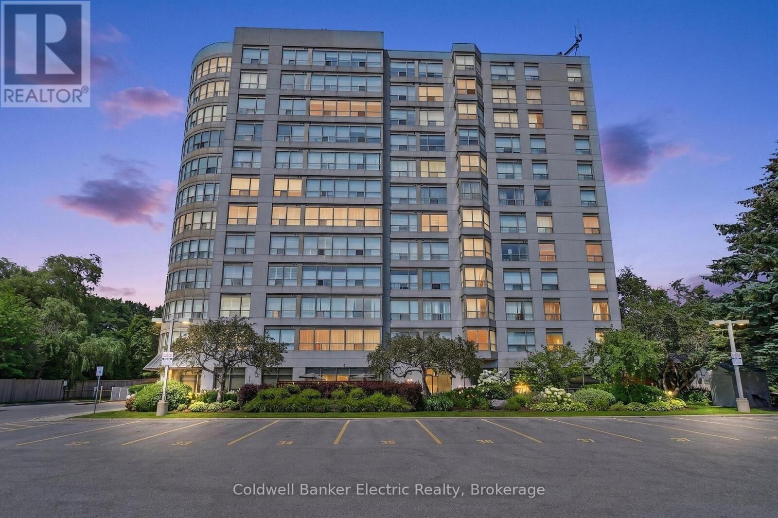 Property Photo: 712 Rossland Road East 1011 ON L1N 9E8