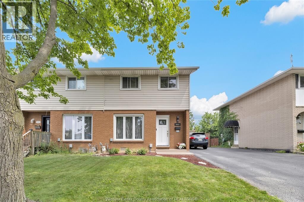 Property Photo: 9682 Lynngrove Crescent ON N8R 1B7